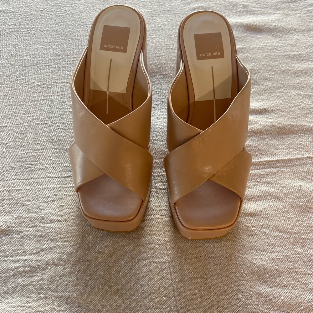 Dolce Vita Tan Platform Sandals Size 7